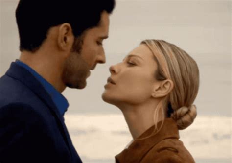 kiss gifs|Kissing Gifs